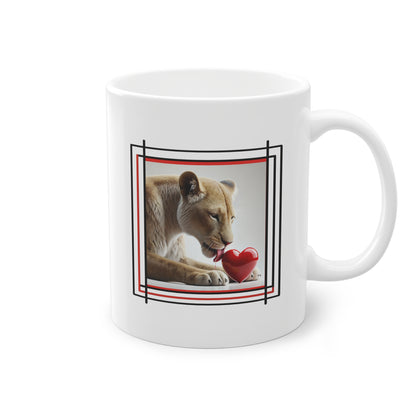 Mug à offrir, design et moderne, avec lionne léchant un cœur rouge, idéal cadeau